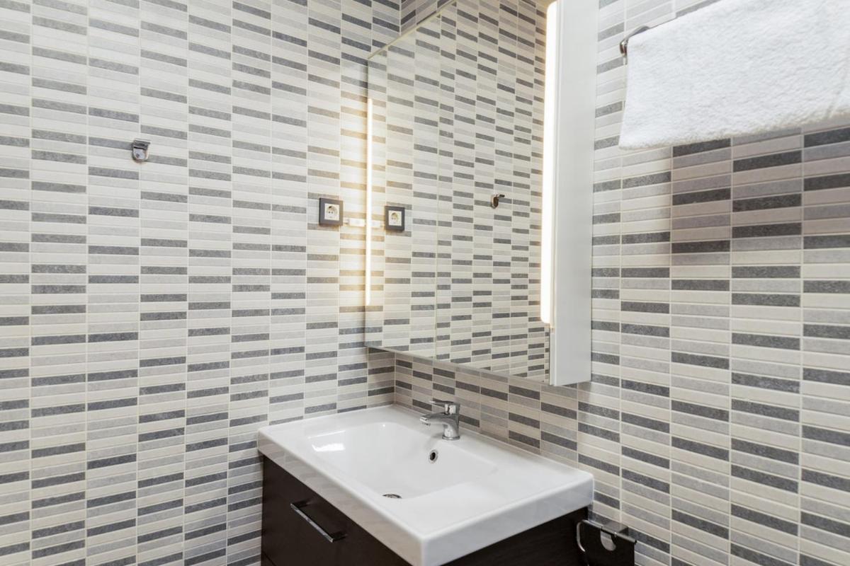 -Malagasunapts- Modern Citycentre Pool&Parking Екстериор снимка