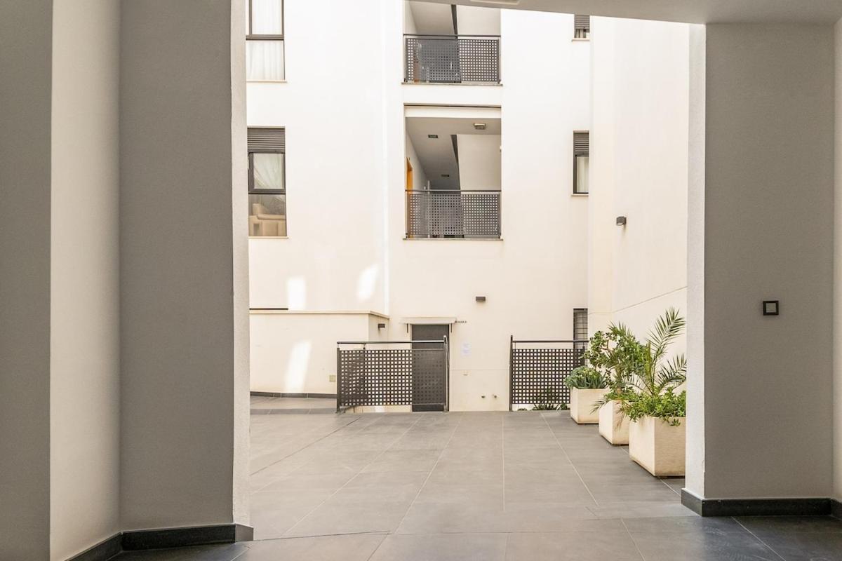 -Malagasunapts- Modern Citycentre Pool&Parking Екстериор снимка