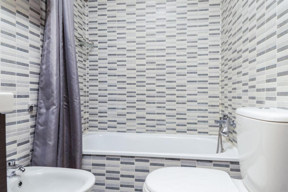 -Malagasunapts- Modern Citycentre Pool&Parking Екстериор снимка